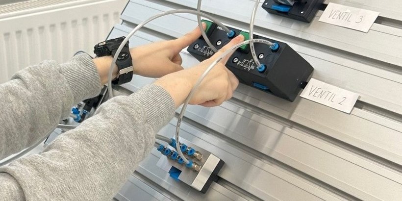 Profilplatten mit Pneumatikkomponenten 